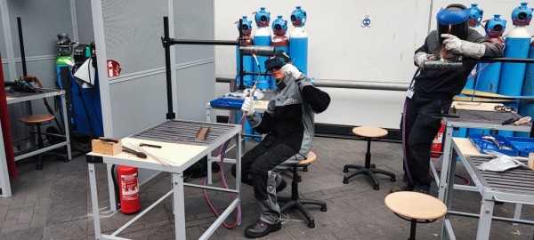 Ученици от ПГ „Иван Хаджиенов“ участваха в Международното състезание по заваряване за млади заварчици в Германия 