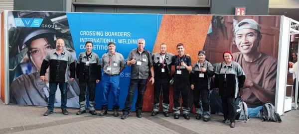 Ученици от ПГ „Иван Хаджиенов“ участваха в Международното състезание по заваряване за млади заварчици в Германия 