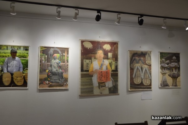 Музеят на фотографията представи красива изложба с близо 40 фотографии отпечатани на специална японска хартия 