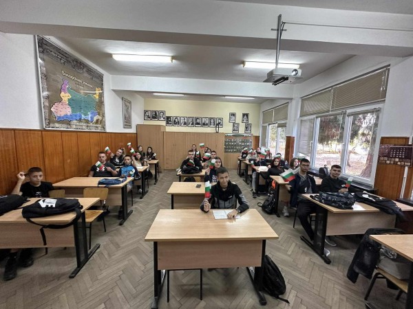 В ПГЛПТ отбелязаха Денят на Независимостта