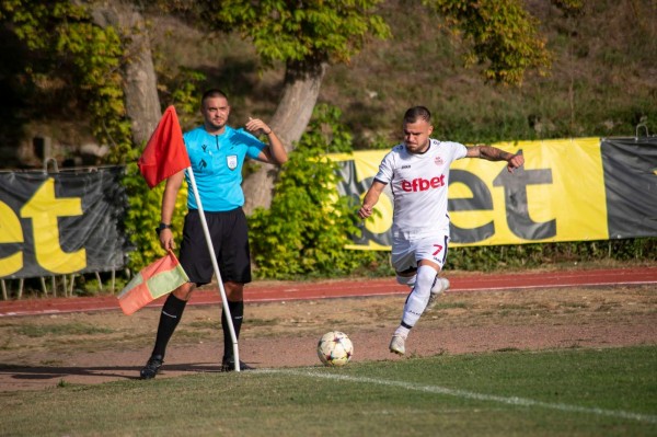 Трета поредна победа за “Розите“