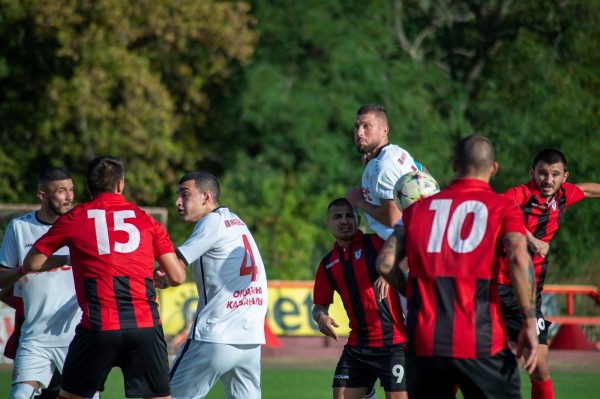 Трета поредна победа за “Розите“