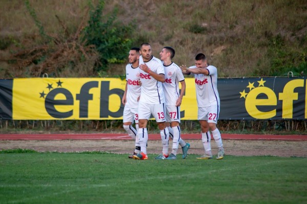 Трета поредна победа за “Розите“