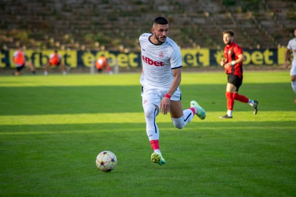 Трета поредна победа за “Розите“