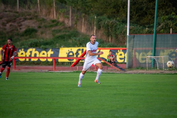 Трета поредна победа за “Розите“