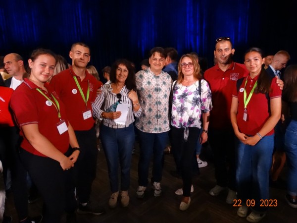 Представители от ПГ „Иван Хаджиенов“ участваха в Младежкия форум “Достойни за България“ в Пазарджик