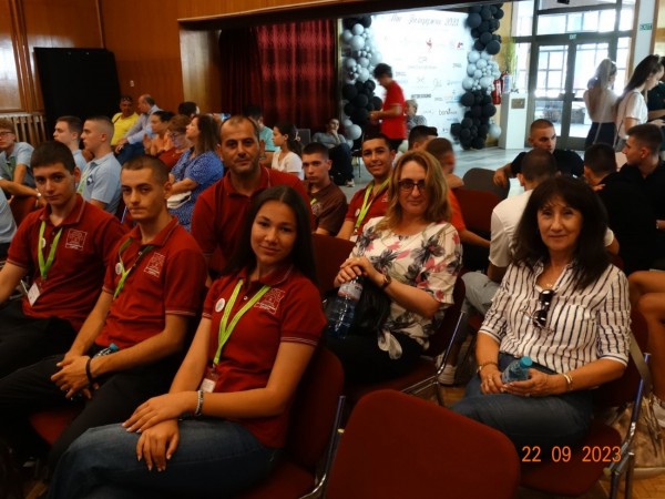 Представители от ПГ „Иван Хаджиенов“ участваха в Младежкия форум “Достойни за България“ в Пазарджик