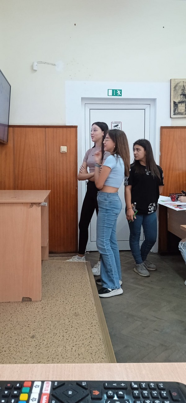 “Обичам те“ прозвуча на различни езици в ПГЛПТ 