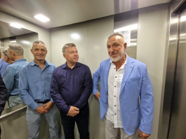 Официално откриване на новия асансьор в ДКЦ „Районна поликлиника“ в Казанлък