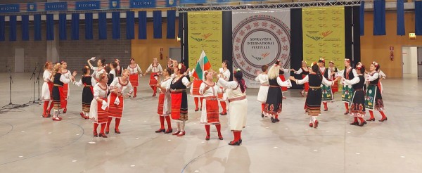 Танцовите клубове “Шипченка“, “Янина“ и “Тера“ взеха участие в Международен фолклорен фестивал в Италия 