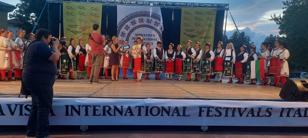 Танцовите клубове “Шипченка“, “Янина“ и “Тера“ взеха участие в Международен фолклорен фестивал в Италия 