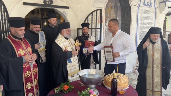 Митрополит Киприан награди кмета на Мъглиж д-р Душо Гавазов с орден „Св. ап. Карп“