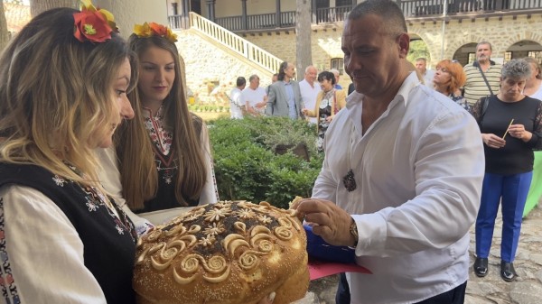 Митрополит Киприан награди кмета на Мъглиж д-р Душо Гавазов с орден „Св. ап. Карп“