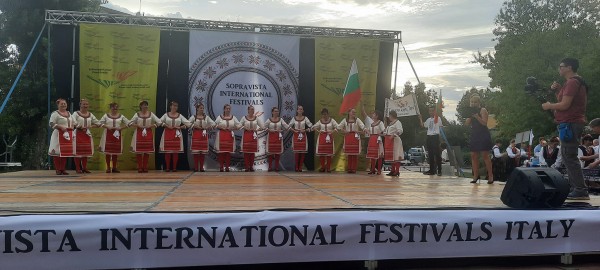 Танцовите клубове “Шипченка“, “Янина“ и “Тера“ взеха участие в Международен фолклорен фестивал в Италия 