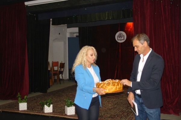 Зимата можете да я видите в снегорин, лятото –да полива цветята в парка