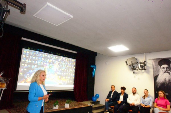 Зимата можете да я видите в снегорин, лятото –да полива цветята в парка