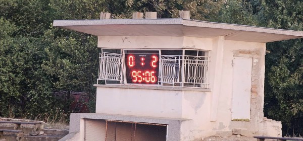 “Розите“ бият в Карлово с човек по-малко