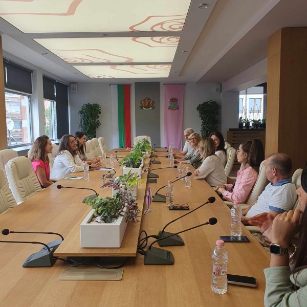 ПГЛПТ посрещна гости от Италия по международен партньорски проект по Еразъм +