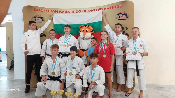 Казанлъшките каратисти от „Шори Доджо“ извоюваха световни титли от първенството в Гърция