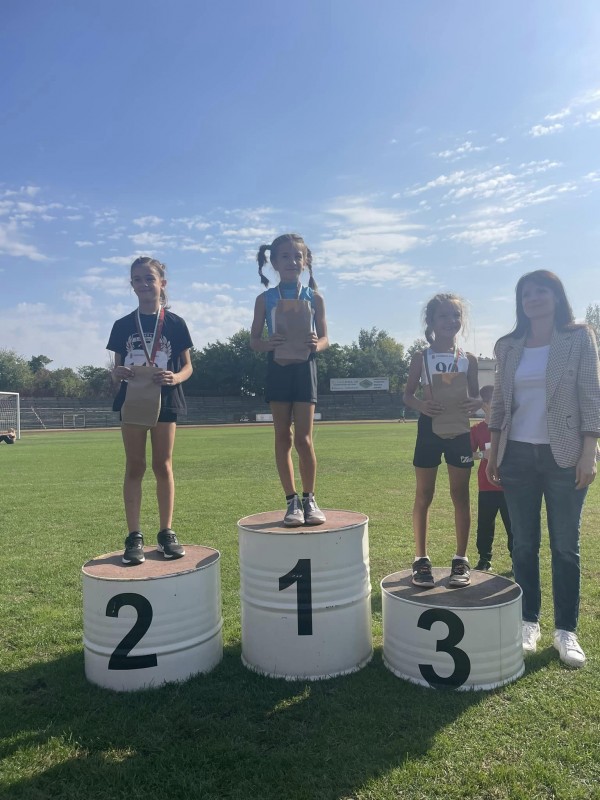 В “Царицата на спортовете“ медали за децата на Казанлък