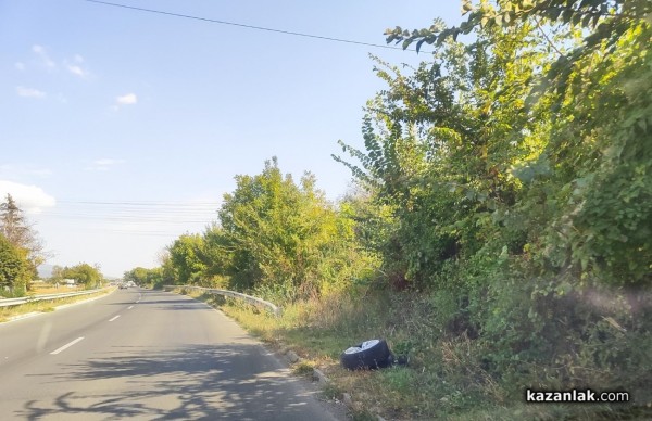 “Фолксваген Пасат“ и “БМВ“ катастрофираха на Околовръстното в Казанлък 