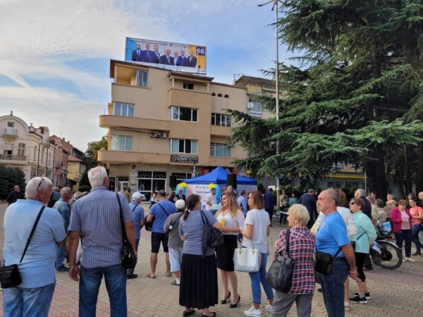 Продължаваме промяната - Демократична България откри официално предизборната си кампания в Казанлък / Видео 