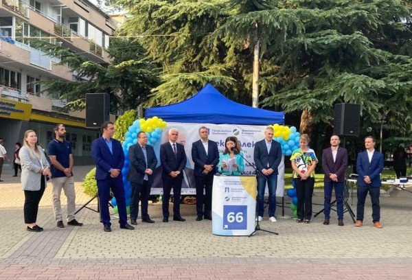 Продължаваме промяната - Демократична България откри официално предизборната си кампания в Казанлък / Видео 