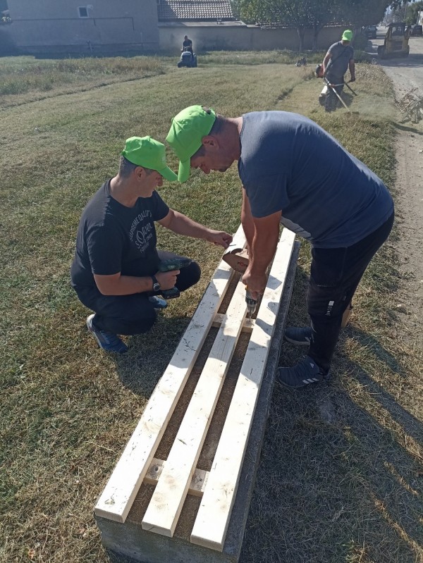 Хората в Крън се радват на нова градинка