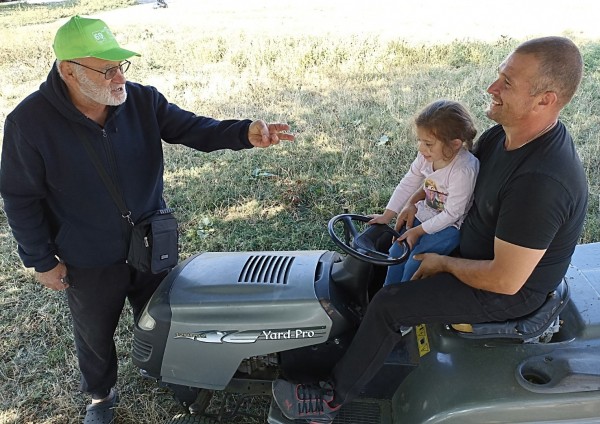 Хората в Крън се радват на нова градинка