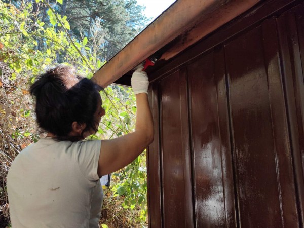 Реновират заслона в “Мезарлък дере” в с. Горно Изворово 