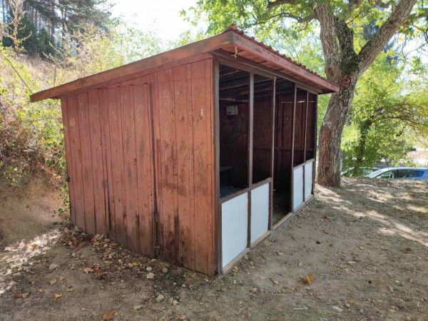 Реновират заслона в “Мезарлък дере” в с. Горно Изворово 