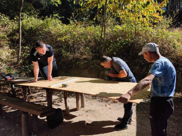 Реновират заслона в “Мезарлък дере” в с. Горно Изворово 
