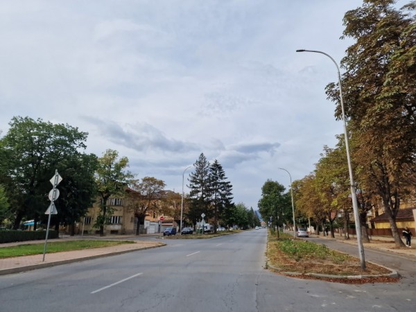 Започва подмяна на стълбовете за улично осветление в участък от бул. “Освобождение“ в Казанлък