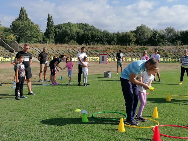 Над 140 участници събра седмото издание на спортната надпревара “Мама,татко и аз”