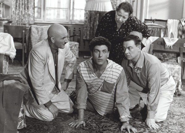 Музеят на фотографията представя обичаната българска комедия “Любимец 13“ / Новини от Казанлък