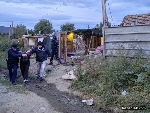 Мащабна полицейска операция тече в момента в Казанлък, втори случай с нападнат полицай е имало през вчерашния ден в Мъглиж / Новини от Казанлък