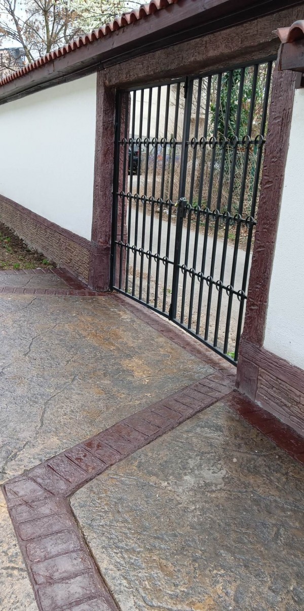 Щампован бетон от “Палова 2019“ ЕООД - изграждане на настилки, облицовки, огради, басейни, топлоизолация