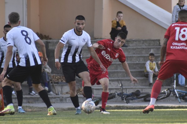 “Розите“ направиха равенство при гостуването си на “Локомотив Пловдив“