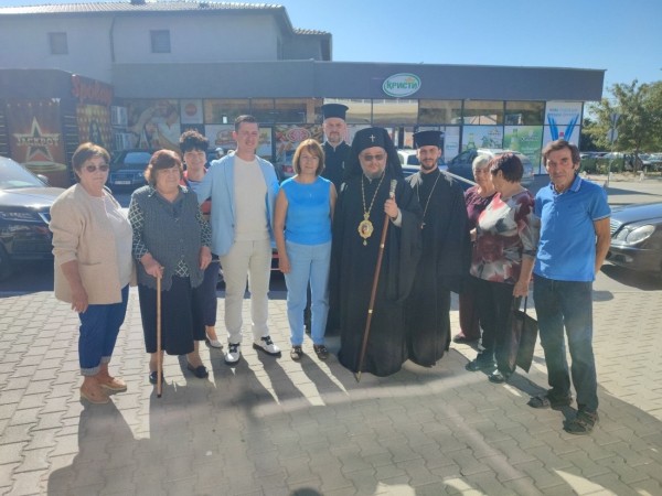 Църковна утвар за храмовете в Черганово и Енина – подарък от кандидатите за съветници и Галина Стоянова за Петковден