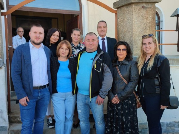 Църковна утвар за храмовете в Черганово и Енина – подарък от кандидатите за съветници и Галина Стоянова за Петковден