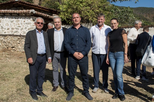 Стотици празнуваха Петковден в Енина