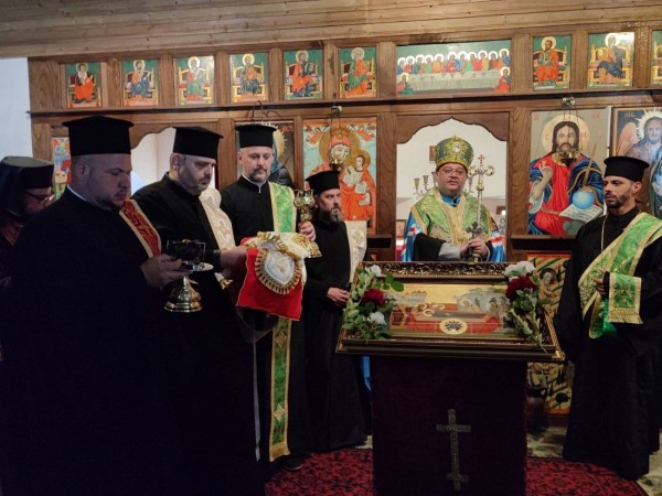 Църковна утвар за храмовете в Черганово и Енина – подарък от кандидатите за съветници и Галина Стоянова за Петковден