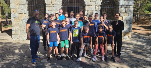 Майстор по таекуондо от Южна Корея преподава от опита си на казанлъшки ученици