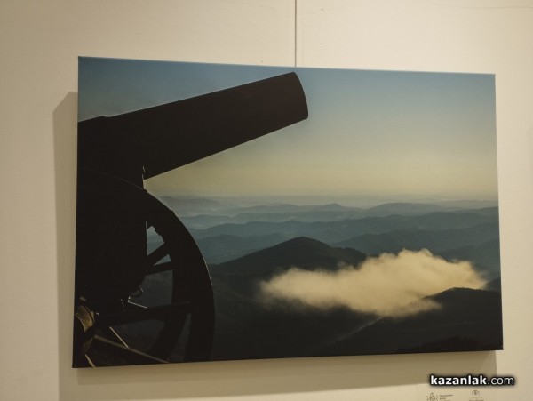 35 творби на 14 незрящи фотографи от проекта “Душата вижда“ бяха представени в Музея на фотографията