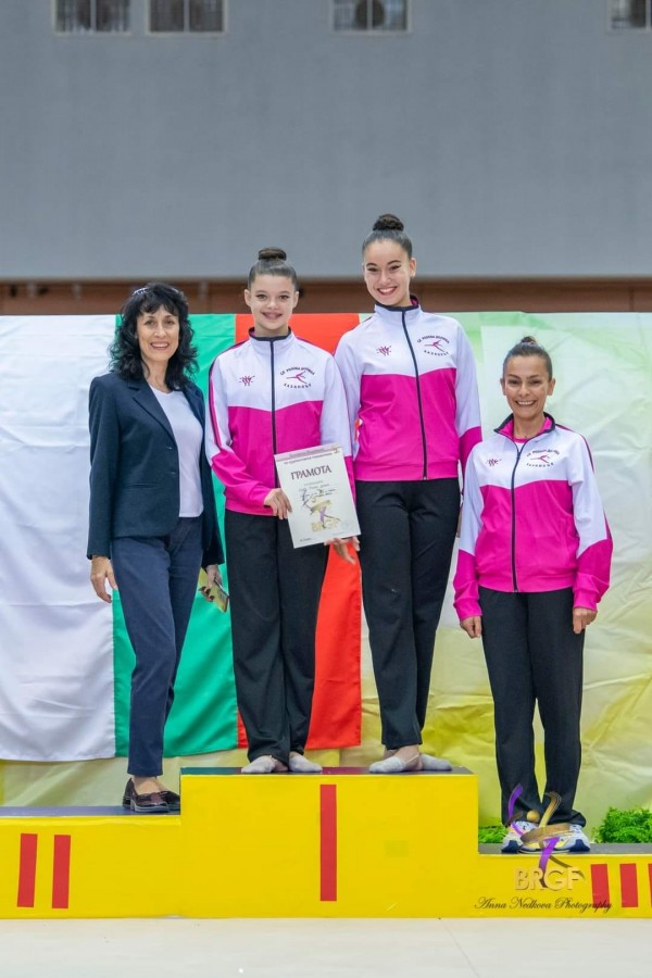 Медали и отлично финално участие за грациите ни за годината