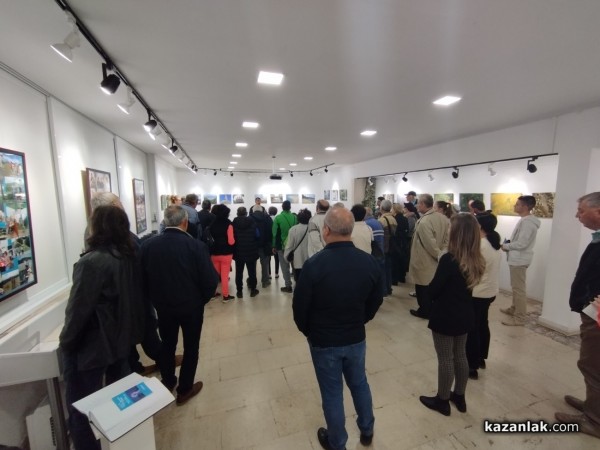 35 творби на 14 незрящи фотографи от проекта “Душата вижда“ бяха представени в Музея на фотографията