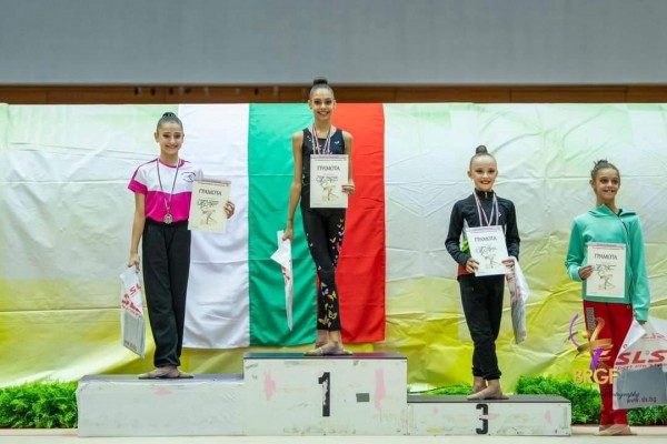 Медали и отлично финално участие за грациите ни за годината