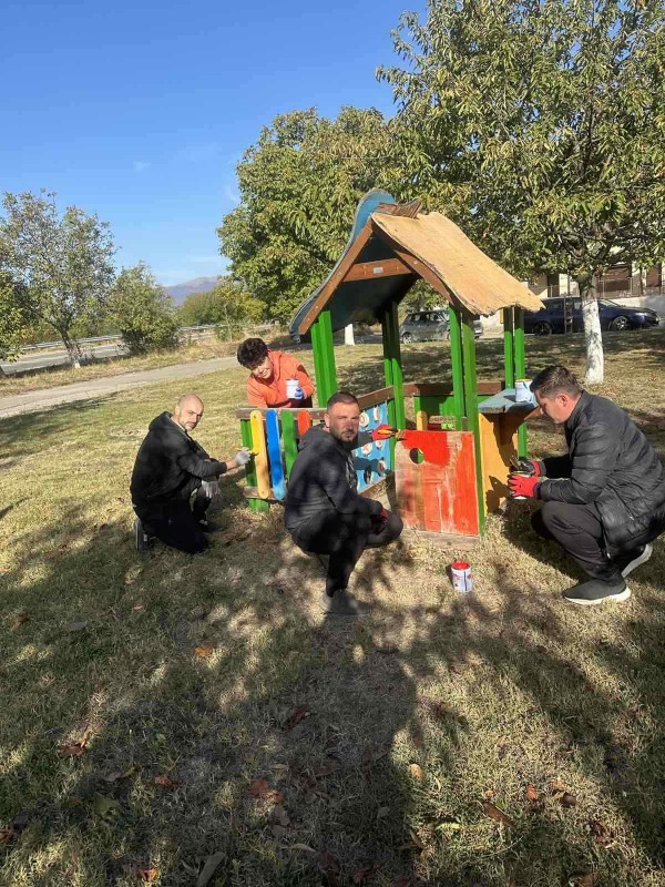 Детската площадка в Крън вече е в нови цветове