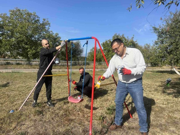Детската площадка в Крън вече е в нови цветове