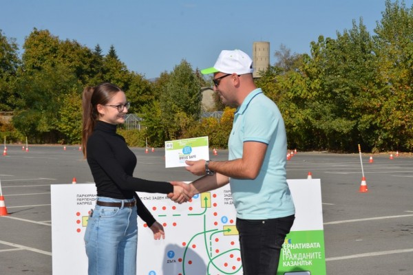 Младежи от Казанлък шофираха безопасно и прецизно, заедно с Алтернативата на гражданите
